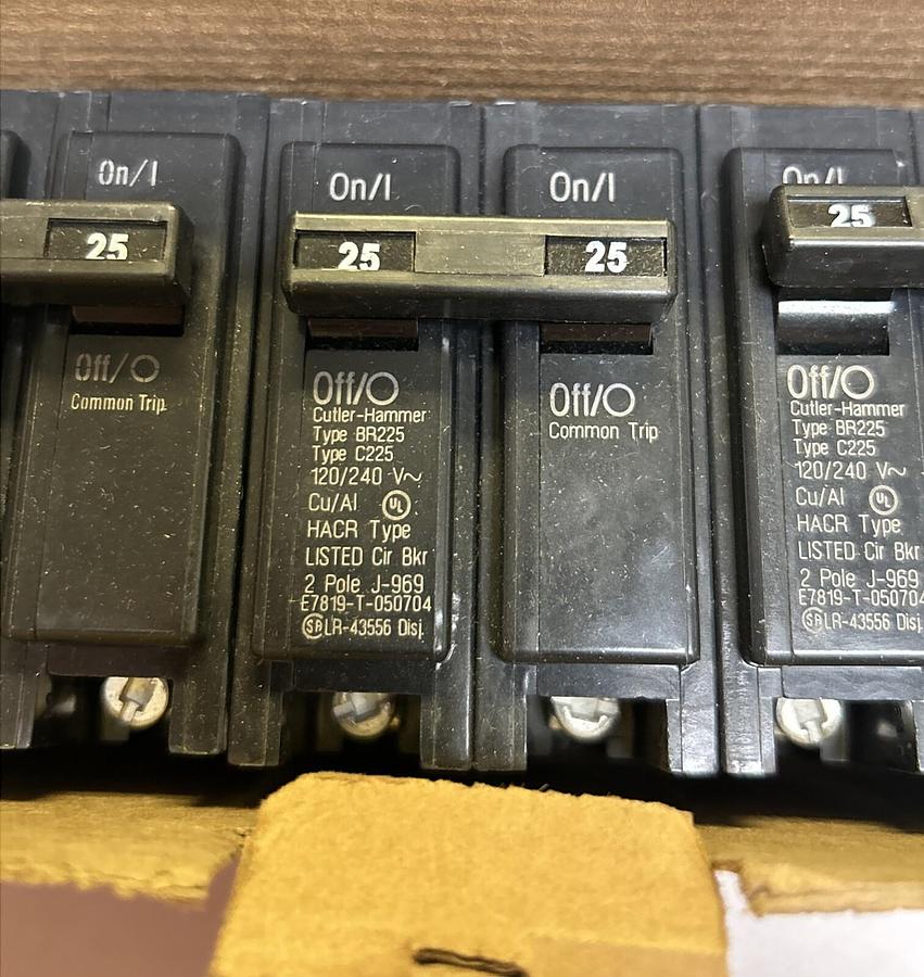 CUTLER HAMMER,BR225,CIRCUIT BREAKER 25A 120/240V 2P LOT OF 5 NEW