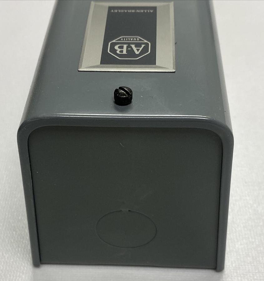 ALLEN BRADLEY,700-C201A2,SER B AC RELAY NOS