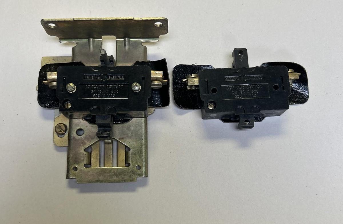 Used GENERAL ELECTRIC,CR205X300,AUXILIARY CONTACT KIT LOT OF 2