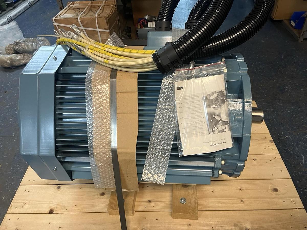 ABB,M3AA250SMC2-3GV101563825001,COMPRESSOR MOTOR 90kW 200V 3PH 2970RPM