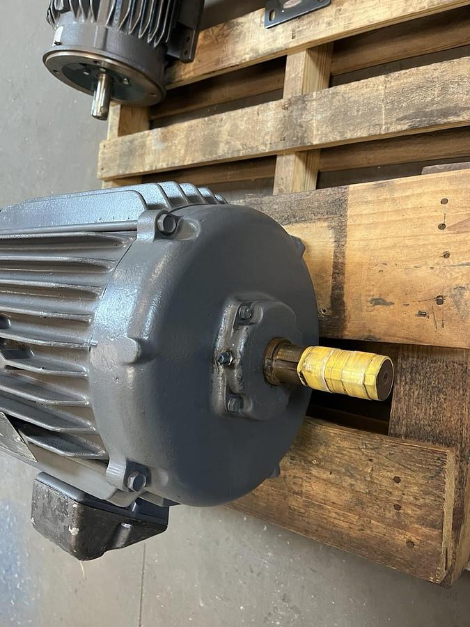 Used BALDOR,10HP,MOTOR 1755RPM 3PH 256U