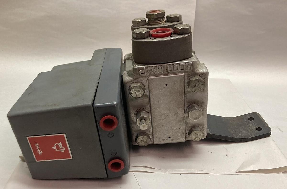 Used Moore,20508-6/4MI,Cell Differential Pressure Transmitter 20psi supply 3-15psi