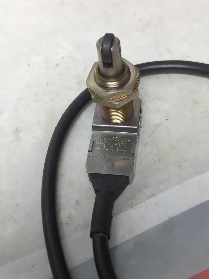 SCHMERSAL,MR2660-11-K-Y,MINIATURE SWITCH 4 AMP 250V NOS