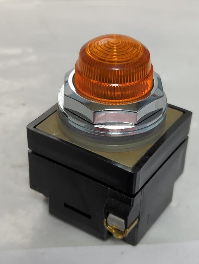Used GE,CR104PXG48,ILLUMINATED AMBER BUTTON 24V AC/DC PRE-OWNED