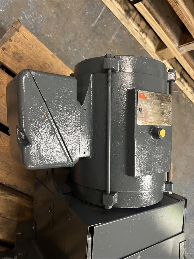 Used PATERSON,NB669ZB1UA87A01,GEARMOTOR 9.49 RATIO OUTPUT 183.8 RPM 5HP  SHAFT 2.5"