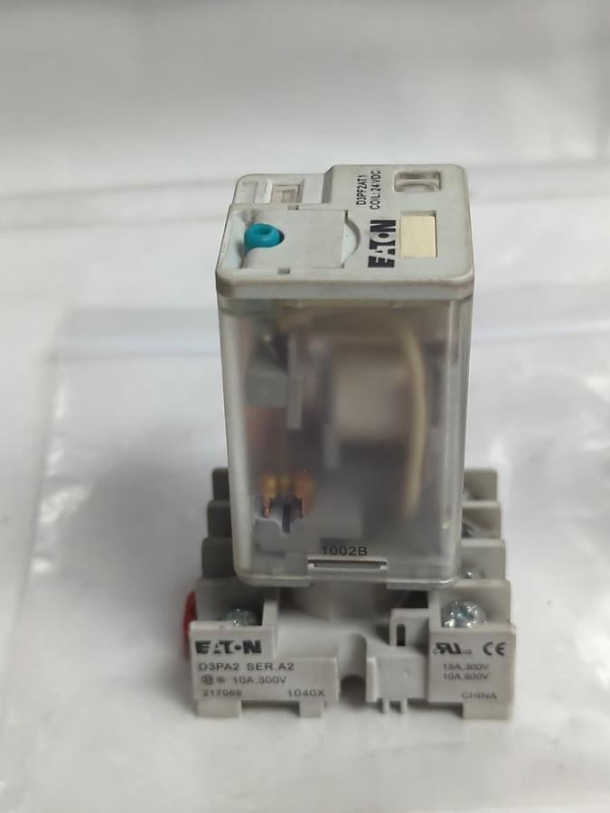 Used EATON,D3PF2AT1,RELAY W/ D3PA2 SER A2 SOCKET 10A-300V 15A/300V 10A/600V LOT OF 2