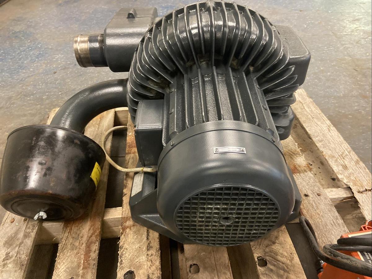 Used Rietschle,SKG 300-2.01,Vacuum Pump 220/380V 15/8.6 Amps 3.6Kw