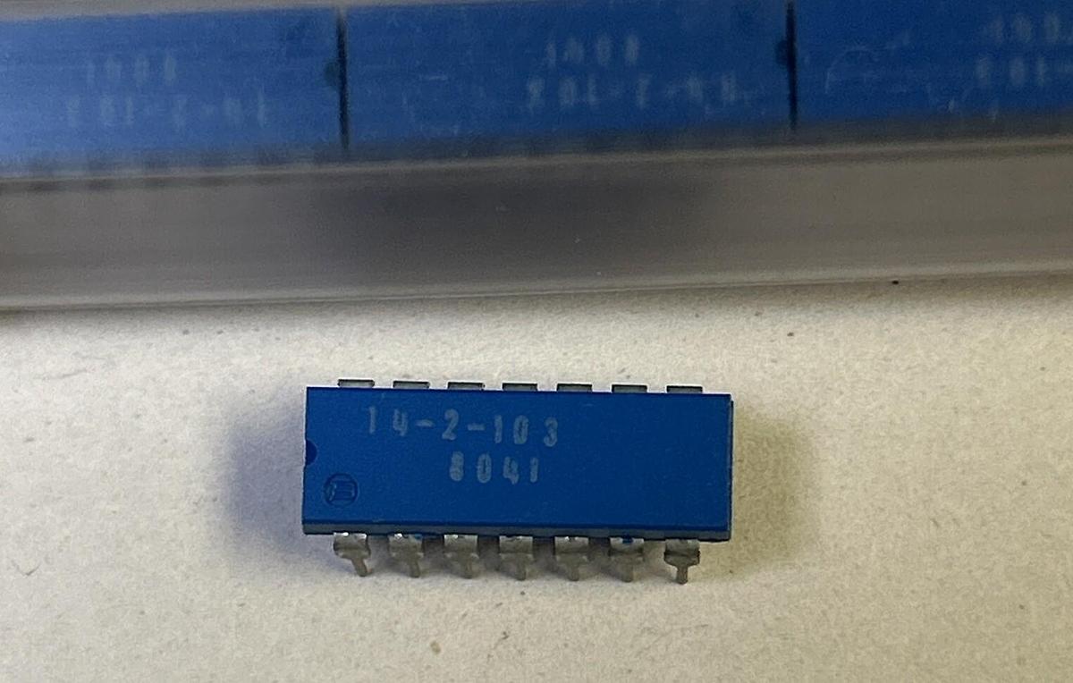 Used ANTISTATIC,14-2-103,RESISTOR ARRAY LOT OF 25 NOS