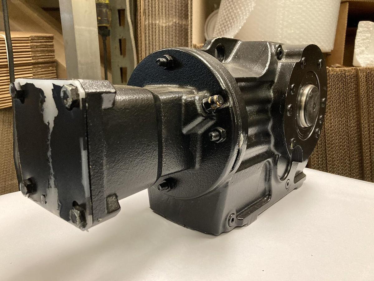 SEW Eurodrive,KH57AQA100/4,Gear Reducer RATIO 27.34