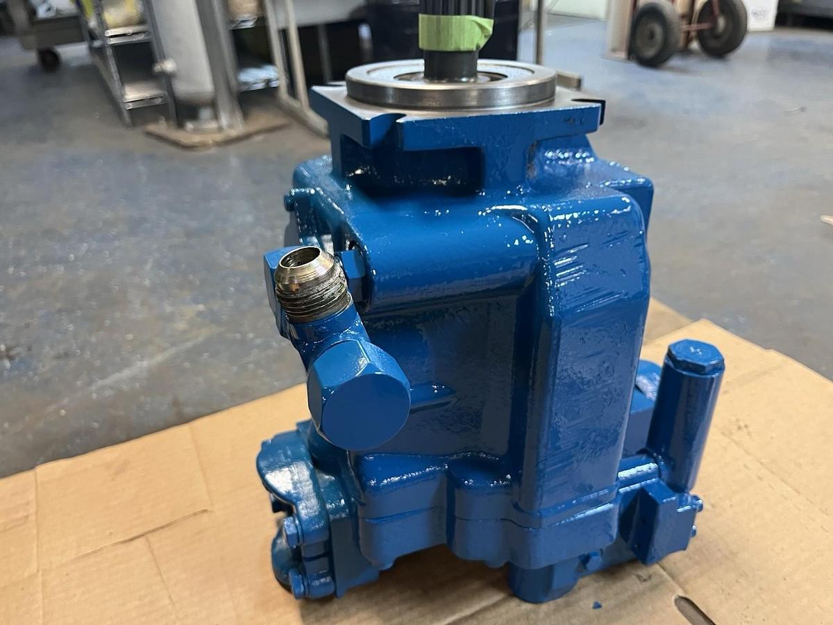 Used VICKERS,PVH131C-RF-3S-10-CM7-31,HYDRAULIC PISTON PUMP