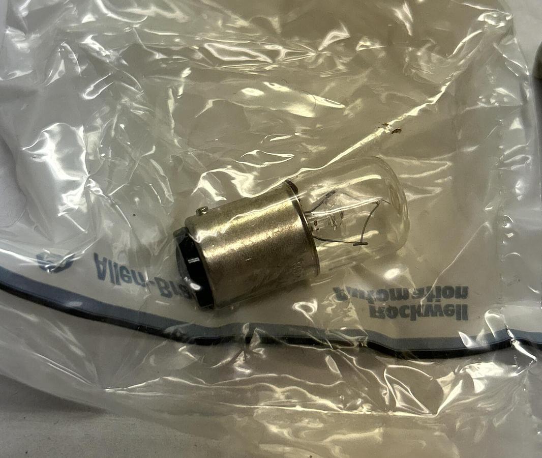 Used ALLEN BRADLEY,855T-L24,SER A LAMP NEW