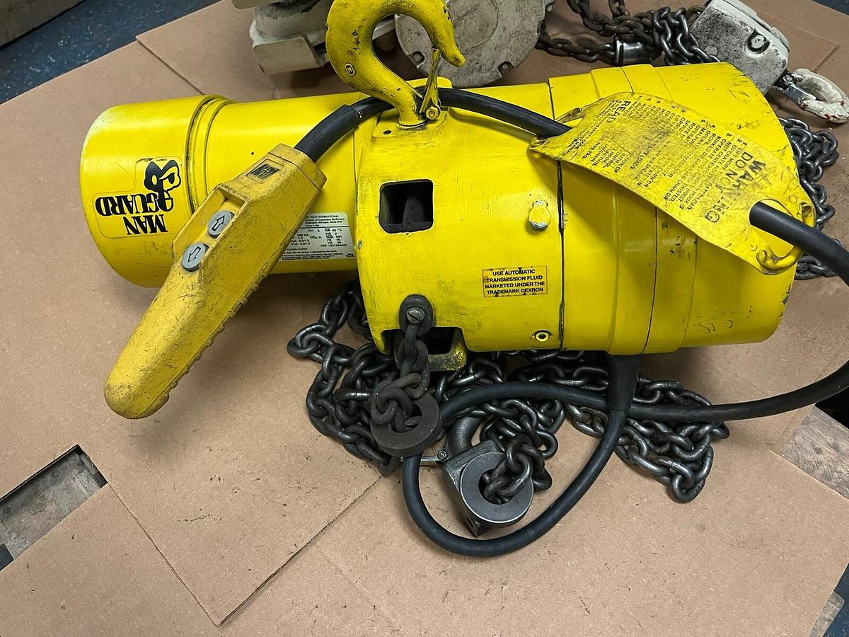 Used YALE,KELB0116,ELECTRIC HOIST 1 TON 3PH 460V 16 FPM