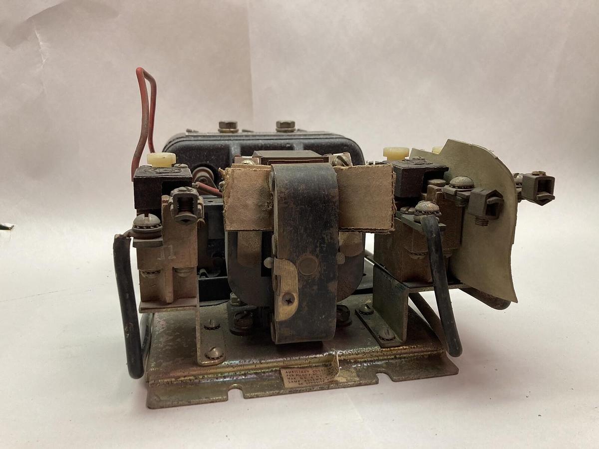 Used Sylvania,13U32,3-Pole Magnetic Starter Type CY Size 2