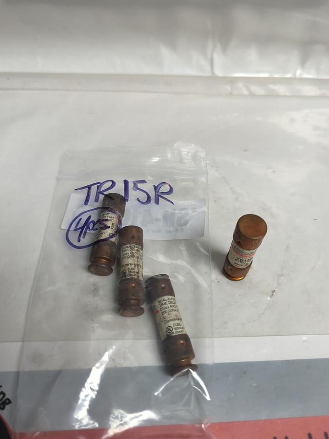 Used FERRAZ SHAWMUT,TR15R,TRI-ONIC 15 AMP FUSE LOT OF 4 PRE-OWNED