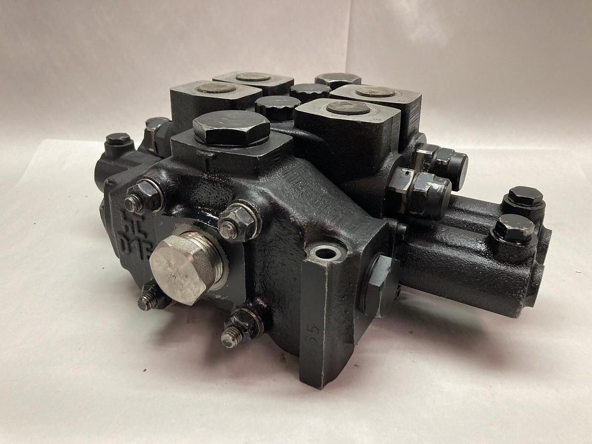 Used Cross,000900720 29143,Hydraulic Valve Assembly
