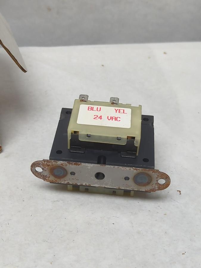 Used PRODUCTS UNLIMITED,4000-01E07AE34,FURNACE TRANSFORMER PRI-120VAC SEC-24VAC