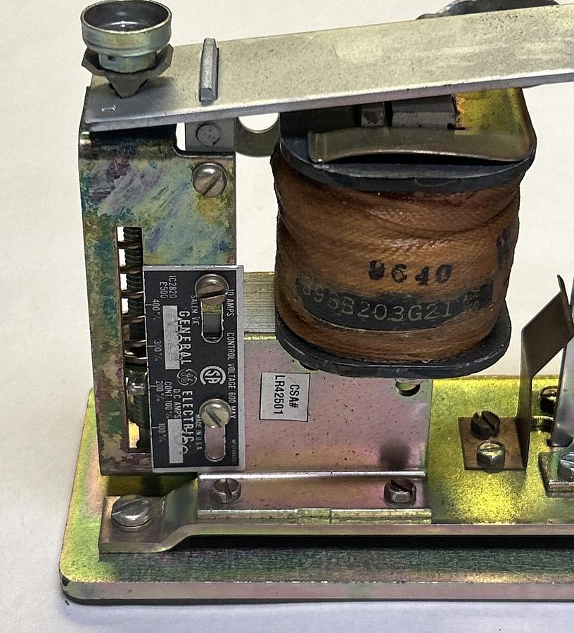 Used GENERAL ELECTRIC,IC2820E500AB22B,CONTROL RELAY