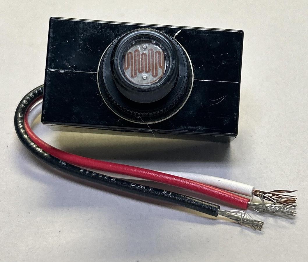 PARAGON,LB201-00,PHOTOELECTRIC PHOTOCELL 120V NOS