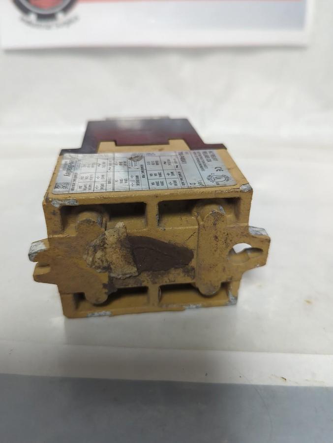 Used ALLEN BRADLEY,700-P400 A1,AC RELAY PRE-OWNED