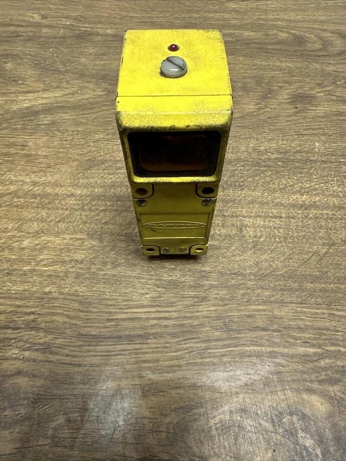 Used Banner,LVAG-1-A3,Multi Beam