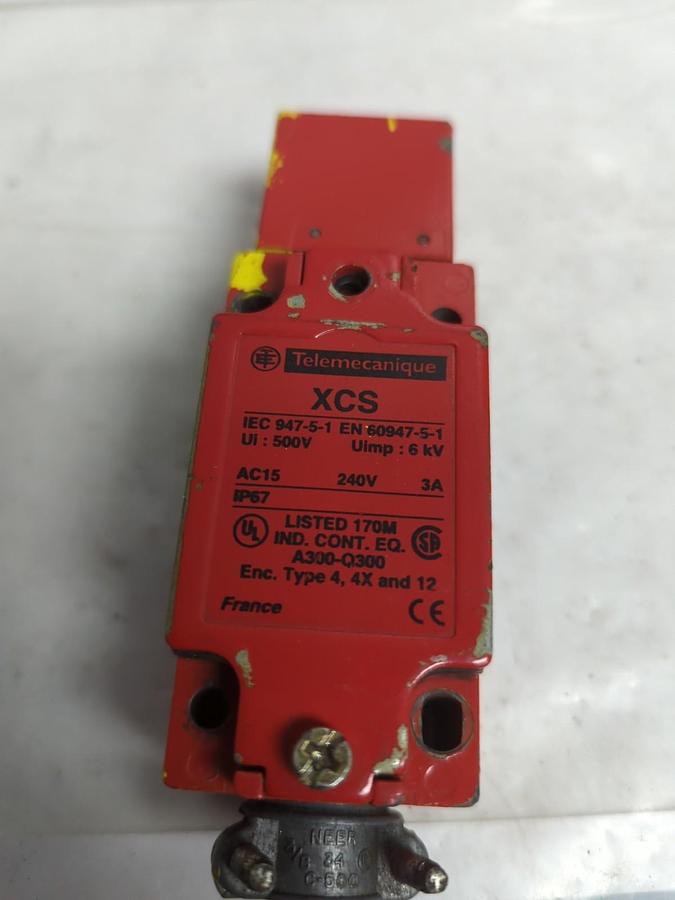 Used TELEMECANIQUE,IEC 947-5-1 EN 60947-4-1,XCS SAFETY LIMIT SWITCH PRE-OWNED