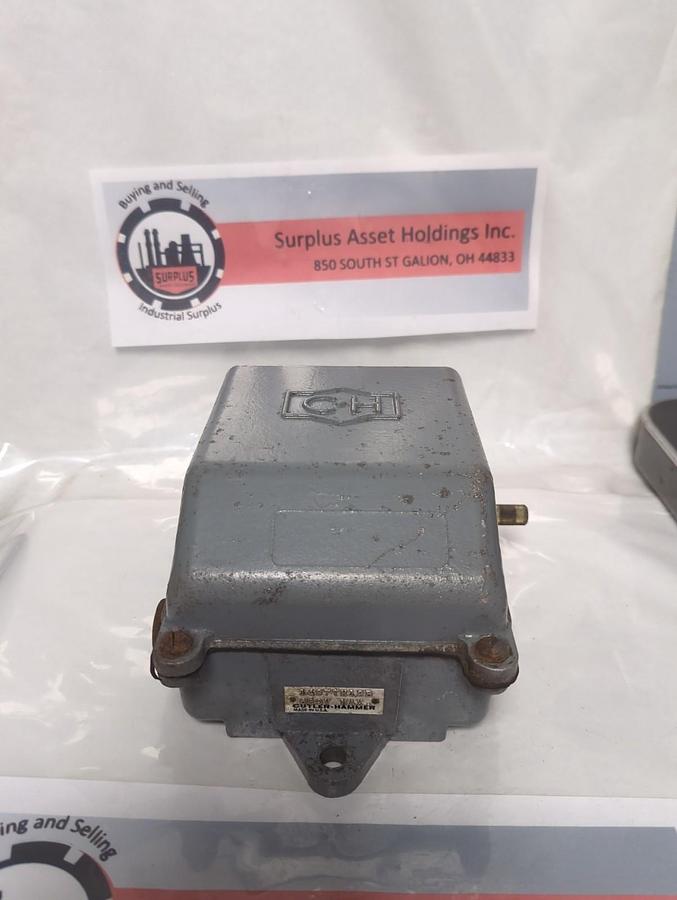 Used EATON CUTLER HAMMER,14977H12B,LIMIT SWITCH 600V MAX PRE-OWNED