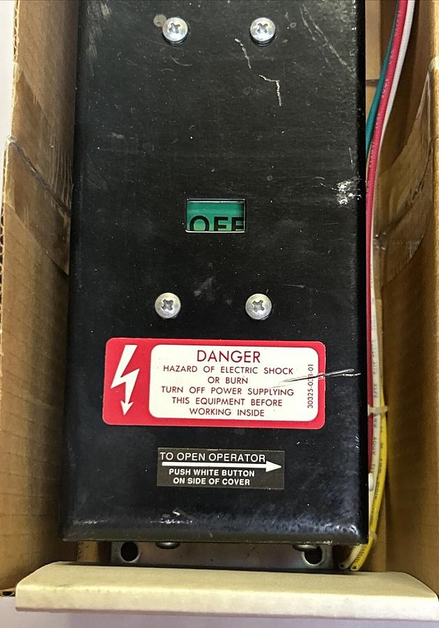 Used SQUARE D,MAM02120ACSC,CIRCUIT BREAKER ELECTRICAL OPERATOR 14A 120V