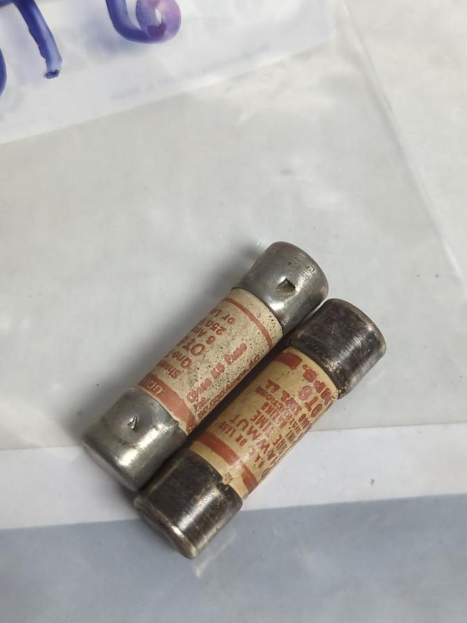 Used GOULD SHAWMUT,OT6,ONE TIME 6 AMP FUSE LOT OF 2 PRE-OWNED