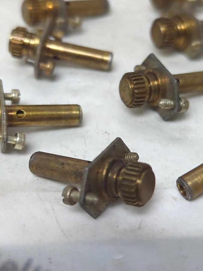 Used ALLEN BRADLEY,X-233345,OVERLOAD RELAY SPINDLE BOL 815 SERIES K LOT OF 18 USED