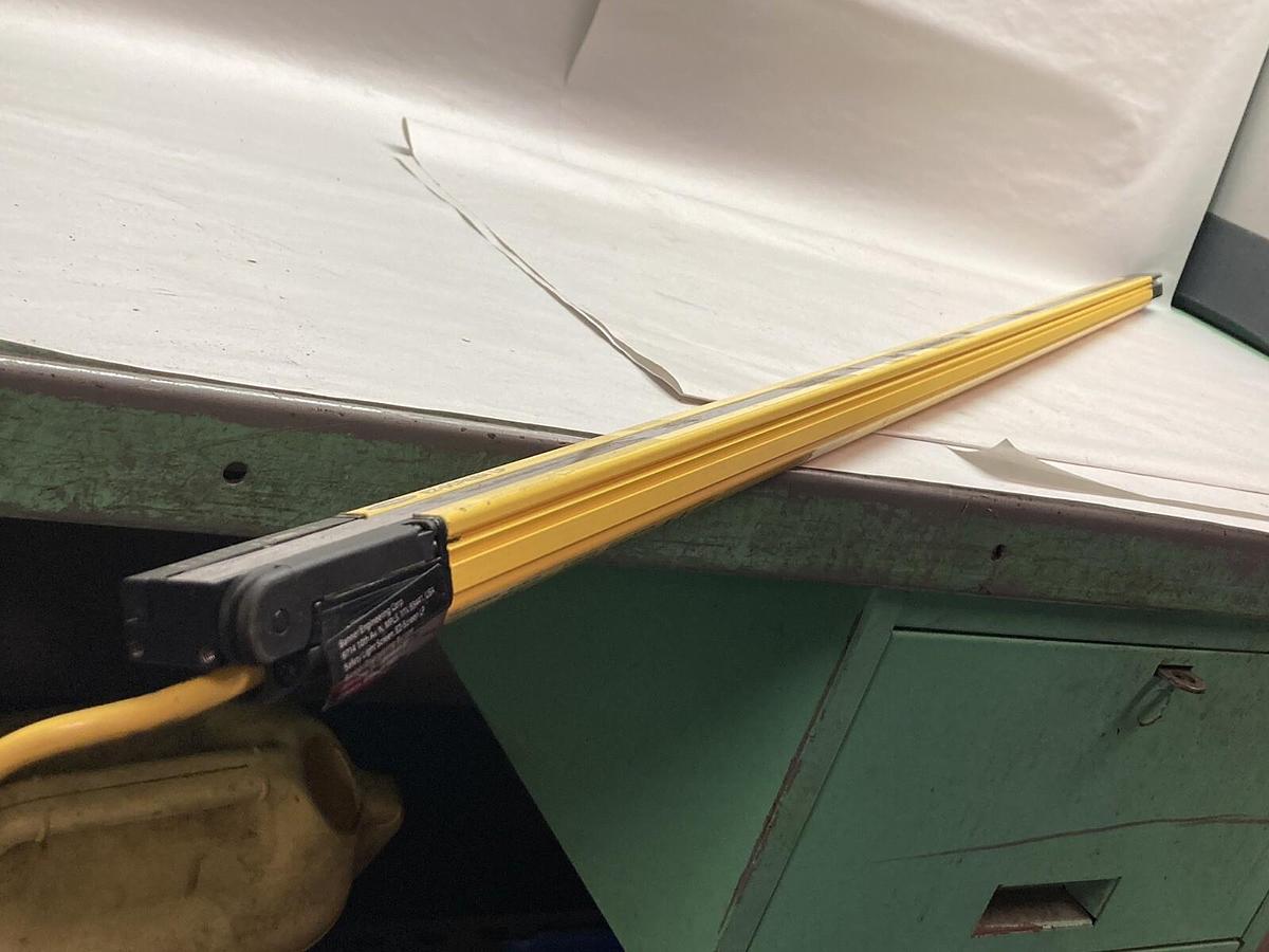 Used Banner EZ-Screen LP,SLPR25-1110P8,Light Curtain Receiver