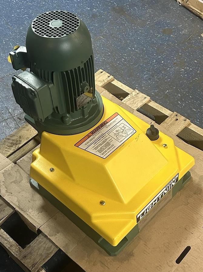 LIGHTNIN,14Q3,SERIES 10 MIXER 3HP 125RPM 3PH 14.06 RATIO NOS