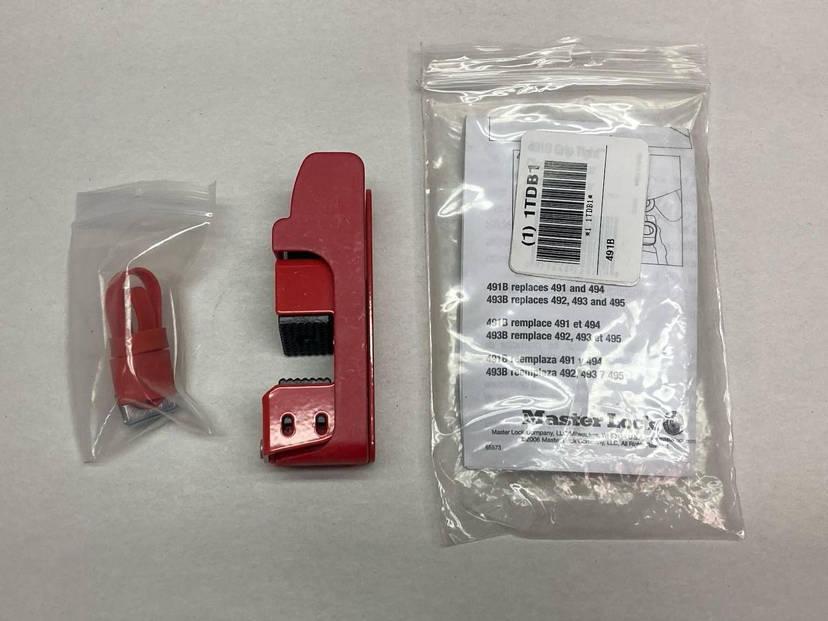 Master Lock,1TDB1,Circuit Breaker Toggle Lockout