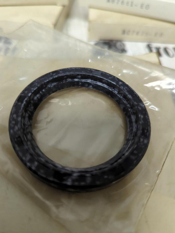 NOK,AC7675-EO,OIL SEALS LOT OF 5 NOS