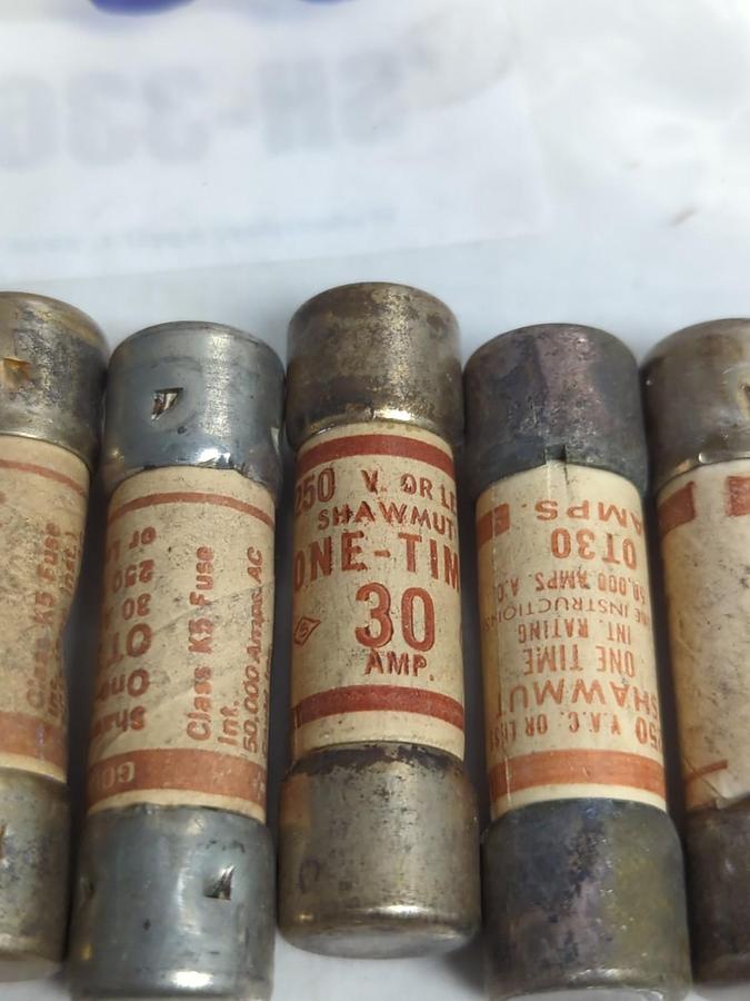 Used GOULD SHAWMUT,OT30,ONE TIME 30 AMP FUSE LOT OF 26 PRE-OWNED