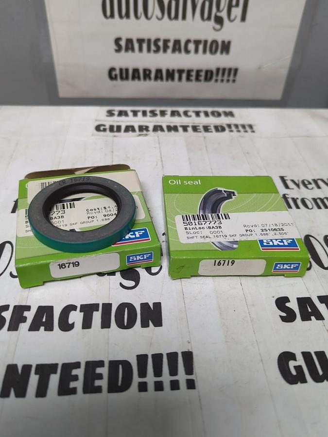 SKF,16719,OIL SEALS 1.688  X 2.506 LOT OF 2 NOS