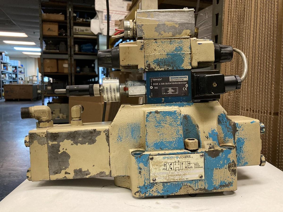 Used Vickers,DG4V-3-68C-M-W-B-40,Valve Control Coil DG5SH88CEWB21S353 Control Valve