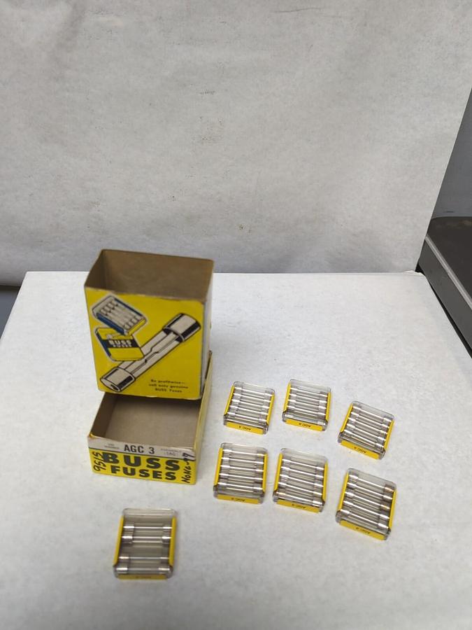 COOPER BUSSMANN,AGC3,GLASS FUSE LOT OF 34 NEW