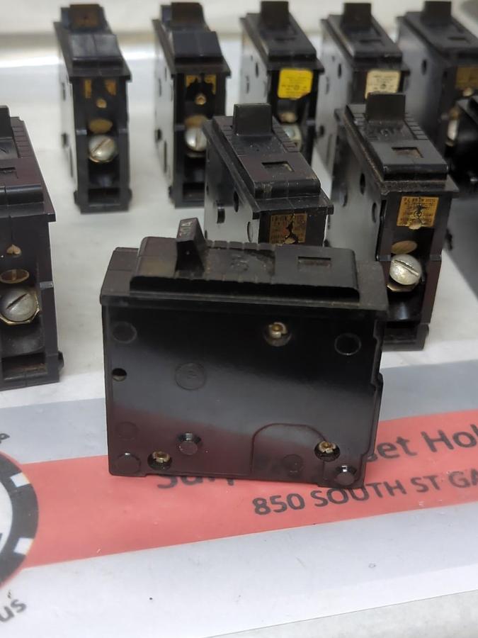 Used GENERAL ELECTRIC,THQL1130,CIRCUIT BREAKER 30 AMP 1-POLE LOT OF 10 PRE-OWNED