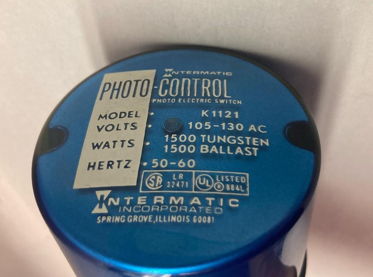 Intermatic,K1121,Photo Control Switch 1500 Watts 50/60Hz 105-130 Vac