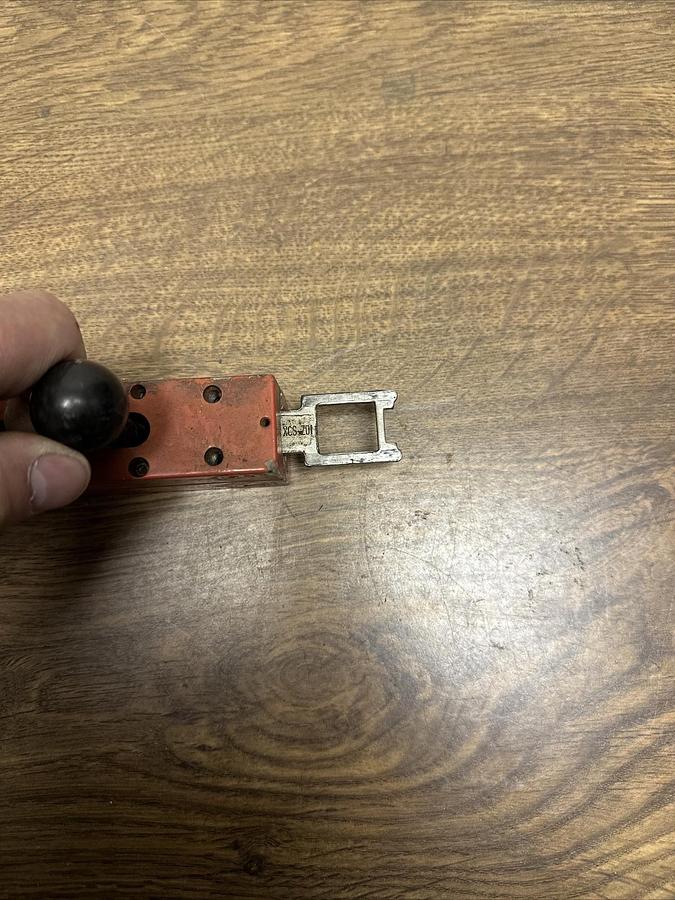 Used Telemechanique,XCS-Z05,Safety Switch