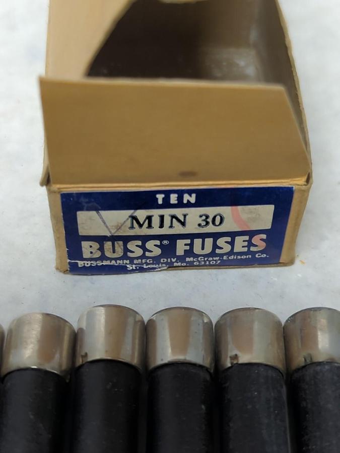 COOPER BUSSMANN,MIN 30,BUSS FUSE 30 AMP LOT OF 8 NOS
