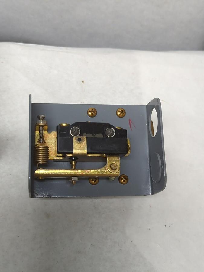 JOHNSON CONTROLS,F60B1,FLOW CONTROL OPENS LOW CLOSES AT 1.9GPM NOS