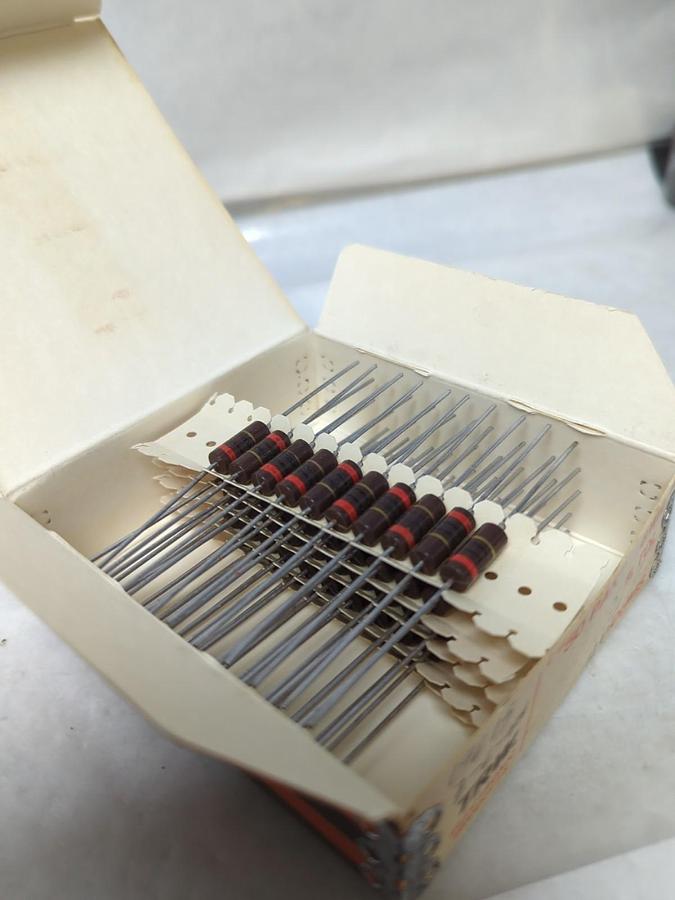 TRW,BWH-20,MOLDED WIREWOUND RESISTORS 20 OHMS 5% TOL BOX OF 50 PCS NOS