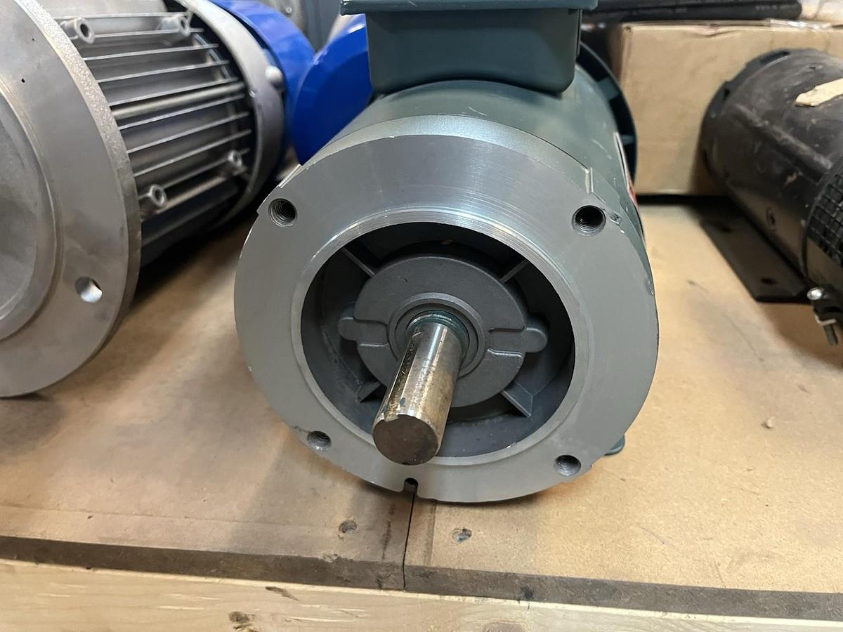 RELIANCE,P14H4001R-LB,MOTOR 1.5HP 230/380V 1440RPM FC145T
