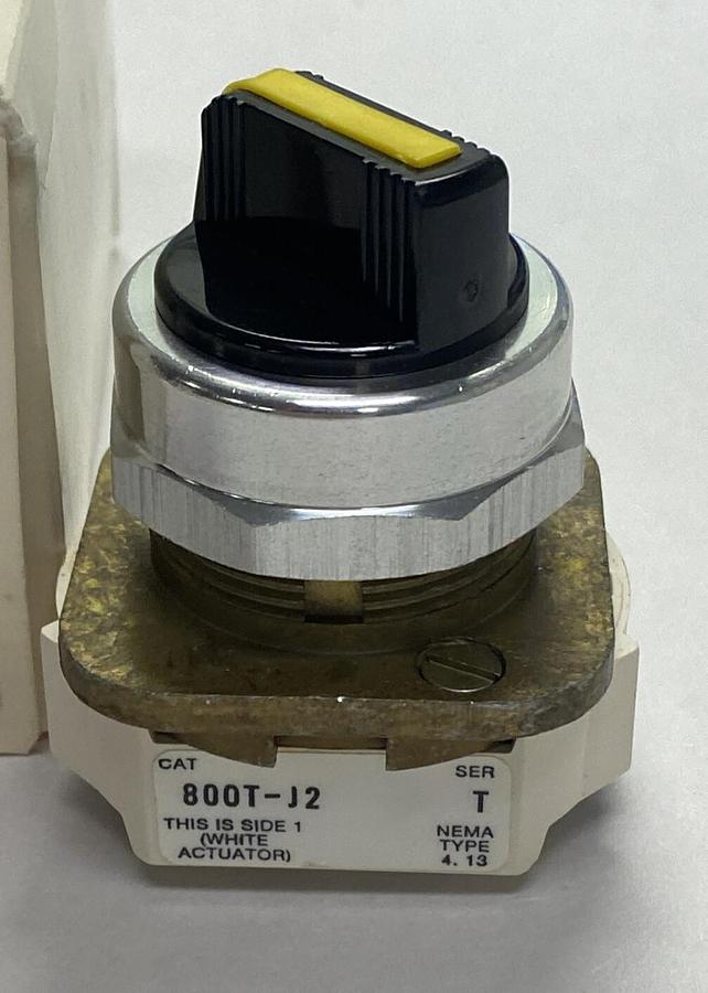 Used ALLEN BRADLEY,800T-JE2,SER T SELECTOR SWITCH NEW