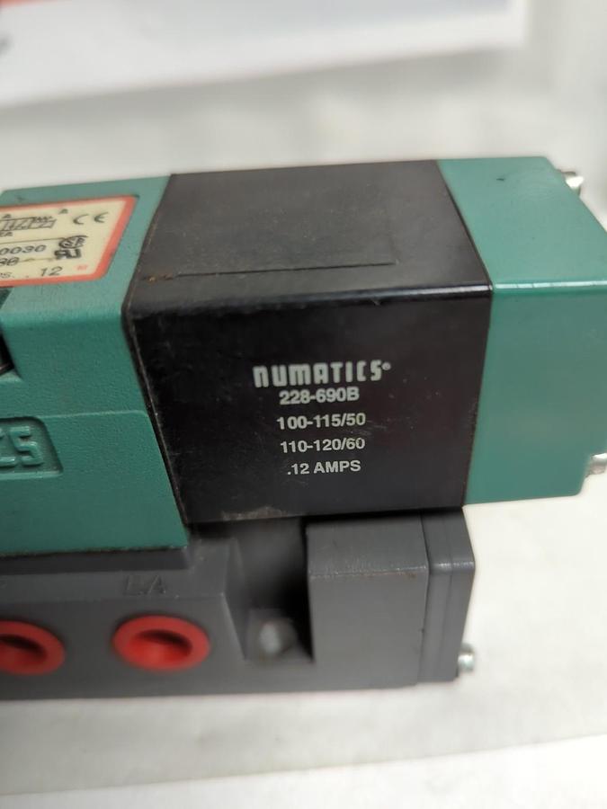 Used NUMATICS,152SS63AK000030,SOLENOID VALVE AMP. 12 WITH VALVE PLATE PRE-OWNED