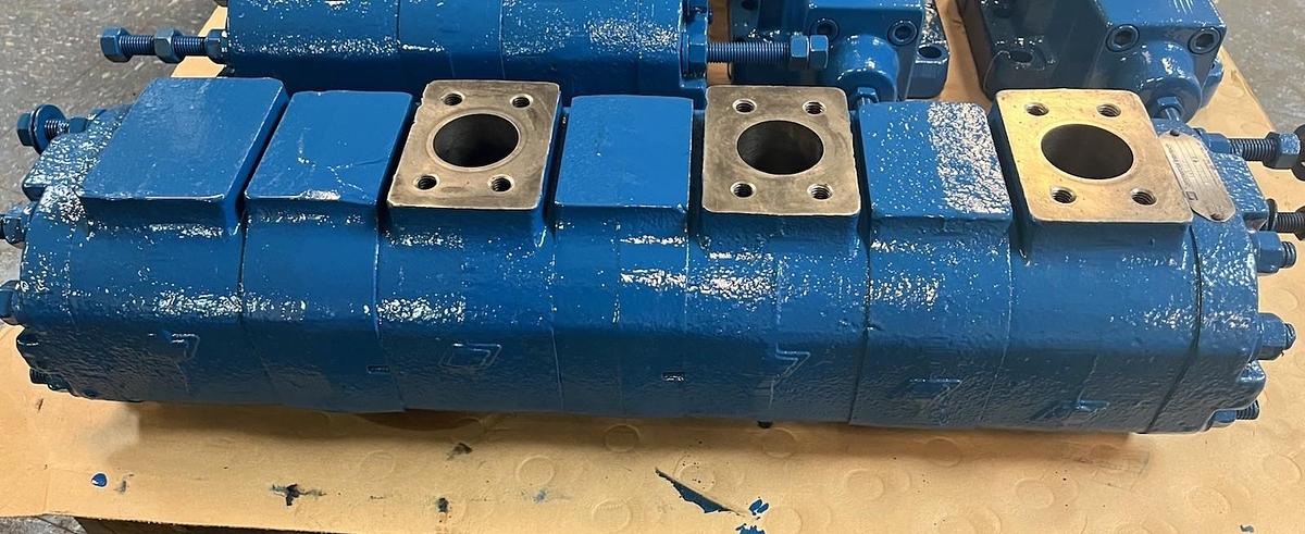 Used COMMERCIAL INTERTECH,D80433,HYDRAULIC VALVE FLOW DIVIDER