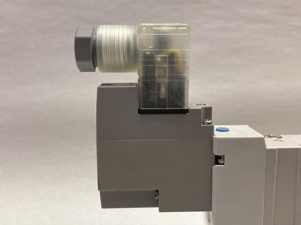 SMC,SY7240-5DZ-03N,Double Solenoid Valve