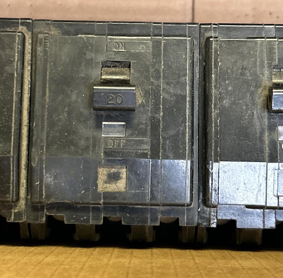 Used SQUARE D,Q0320,CIRCUIT BREAKER 20A 240V 3P LOT OF 4