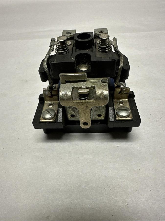 Used Detrol,900DPDT 28556-63,Relay 120/240 VAC 1PH (G047)